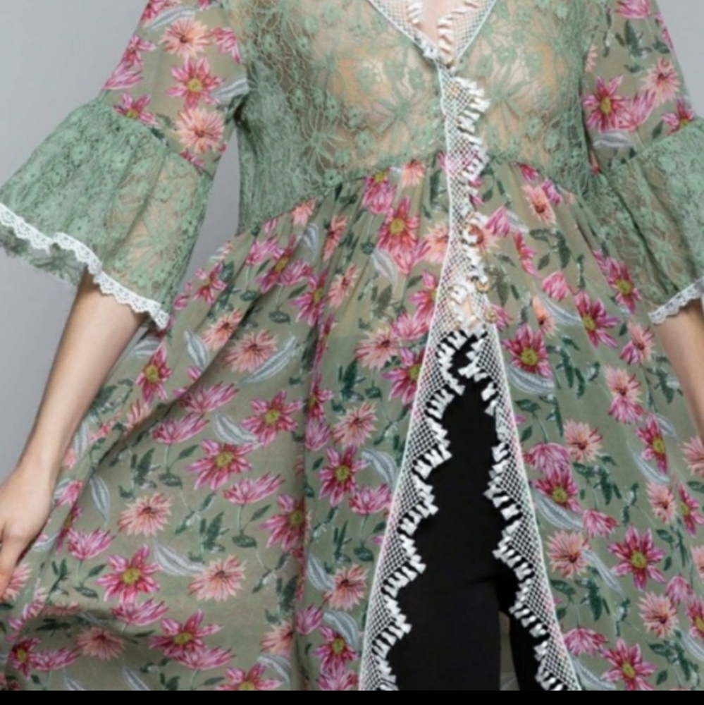 Last one Women's Goddess floral and lace kimono - Picture 9 of 16